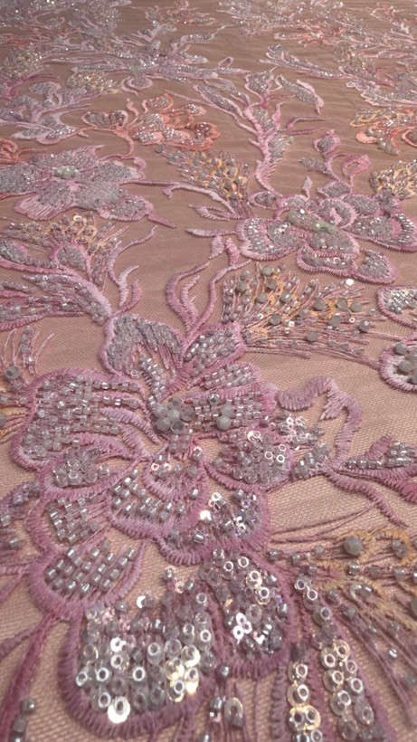 نمای نزدیک صورتی پاستیلی