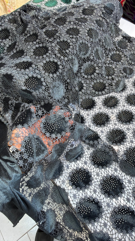 گیپور مخمل نگین دار